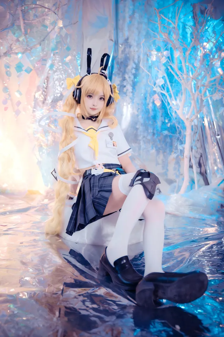 安琪拉cos手机壁纸｜梦幻蓝背景 - 水手服「哲风壁纸」