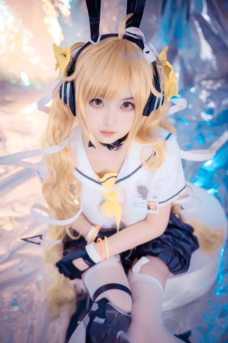 安琪拉cos手机壁纸｜蓝色背景 - 兔耳水手服「哲风壁纸」