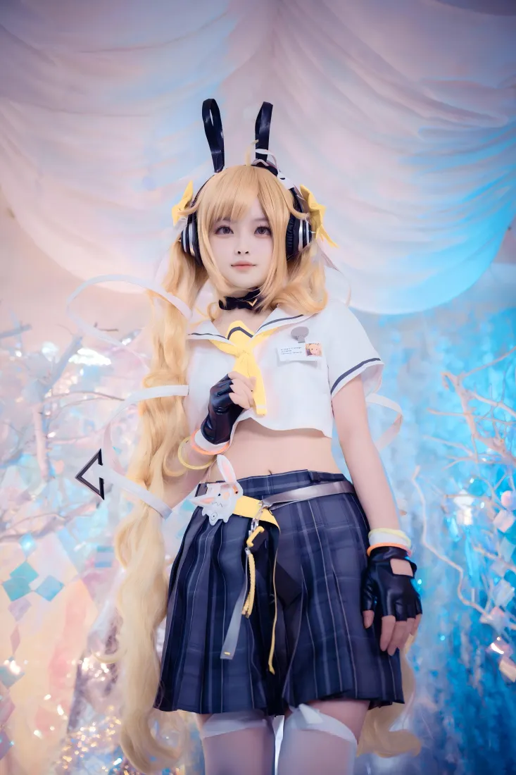 安琪拉cos手机壁纸｜蓝色背景 - cosplay「哲风壁纸」