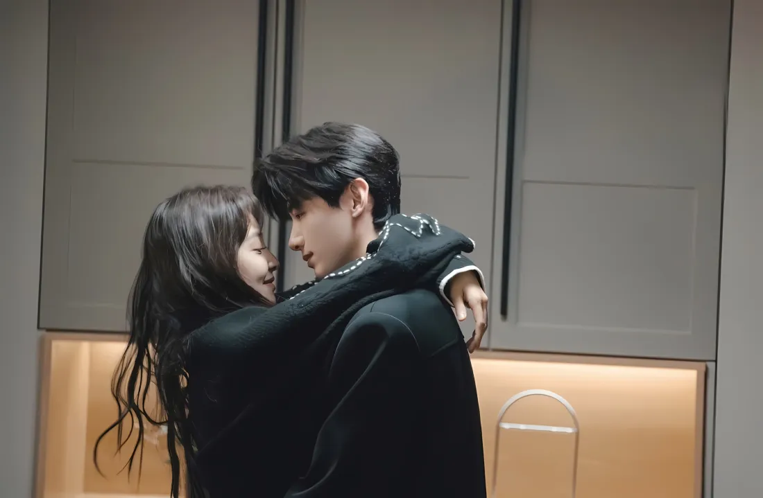 2k难哄壁纸｜室内背景图 - 章若楠白敬亭拥抱「哲风壁纸」