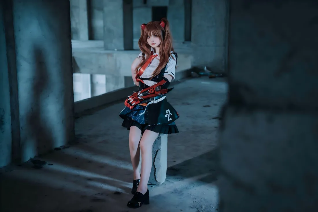 11k明月香cos壁纸｜废弃建筑 - 暗黑「哲风壁纸」