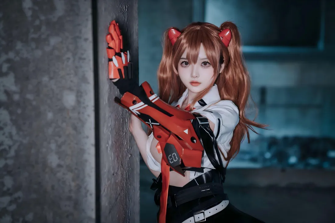 11k明日香cos壁纸｜暗黑背景 - 新世纪福音战士「哲风壁纸」