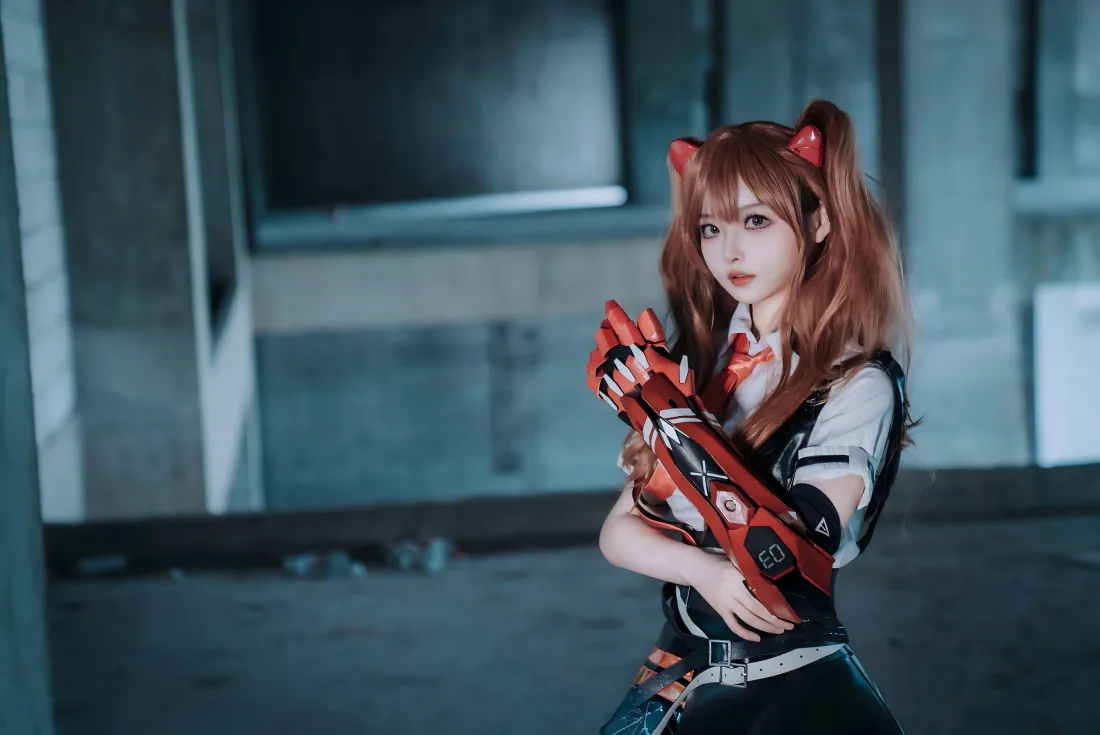 11k明日香cos壁纸｜废弃场景 - 猫耳双马尾「哲风壁纸」