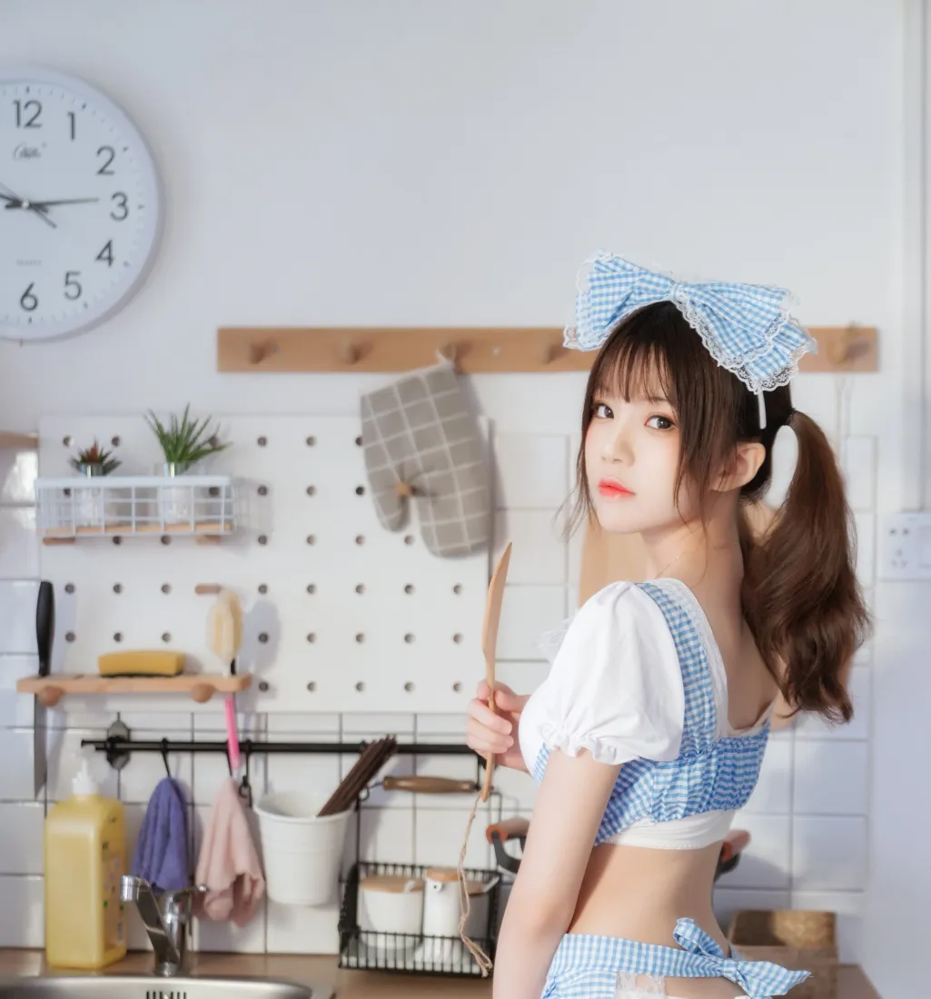 厨娘手机壁纸｜居家厨房背景 - 双马尾女孩「哲风壁纸」