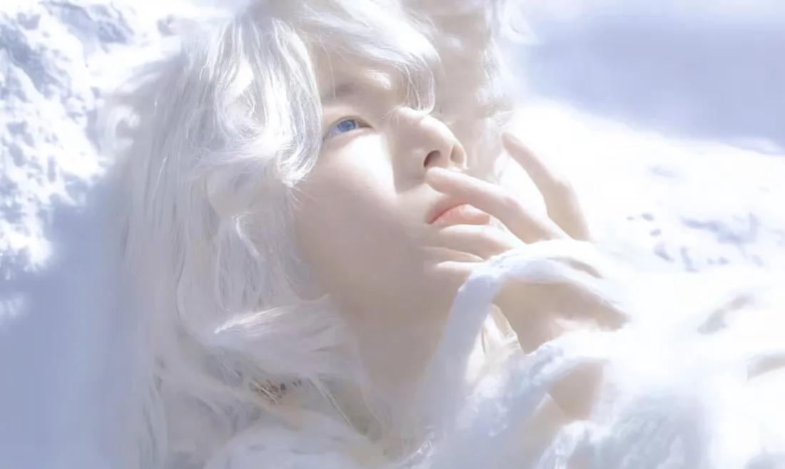 4k华晨宇壁纸｜白背景 - 白发简约梦幻「哲风壁纸」