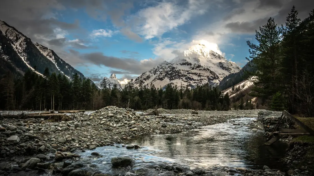 3k自然风景壁纸｜溪水山脉背景图 - 森林雪山「哲风壁纸」