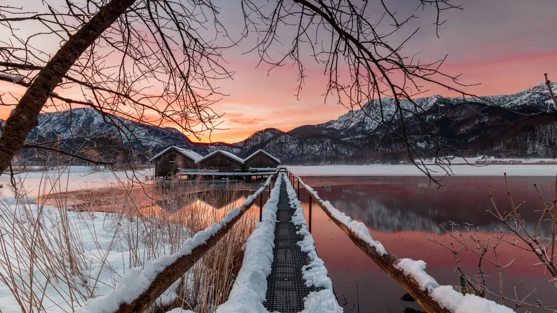 4k冰雪风景壁纸｜湖泊背景图片 - 木桥山脉日落「哲风壁纸」