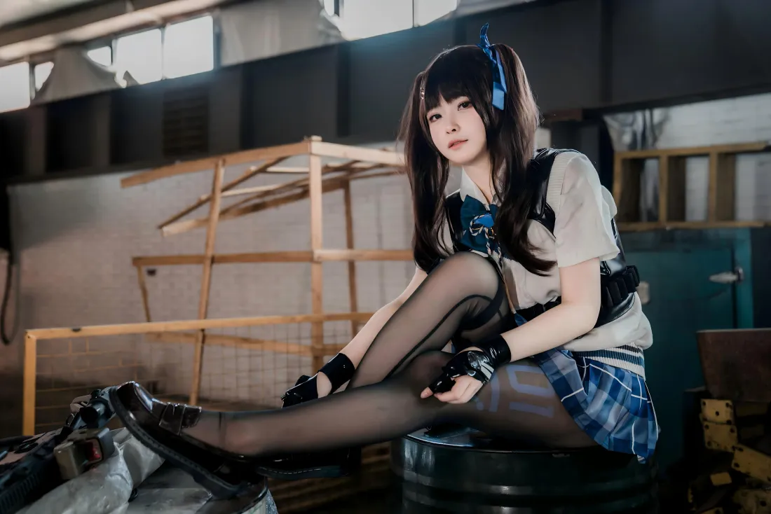 8k关小雨cos壁纸｜工业风背景图片 - 黑丝短裙「哲风壁纸」