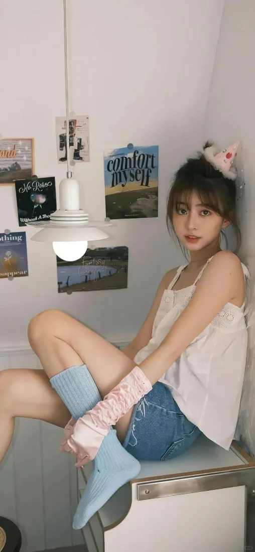 兔耳发箍美女手机壁纸｜室内背景 - 可爱穿搭「哲风壁纸」