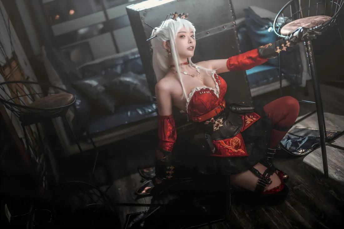 6k红衣cos美女壁纸｜机械背景 - 白发「哲风壁纸」