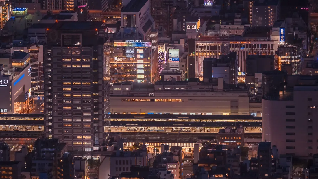 2k日本夜景壁纸｜东京城市图片 - 高楼列车「哲风壁纸」