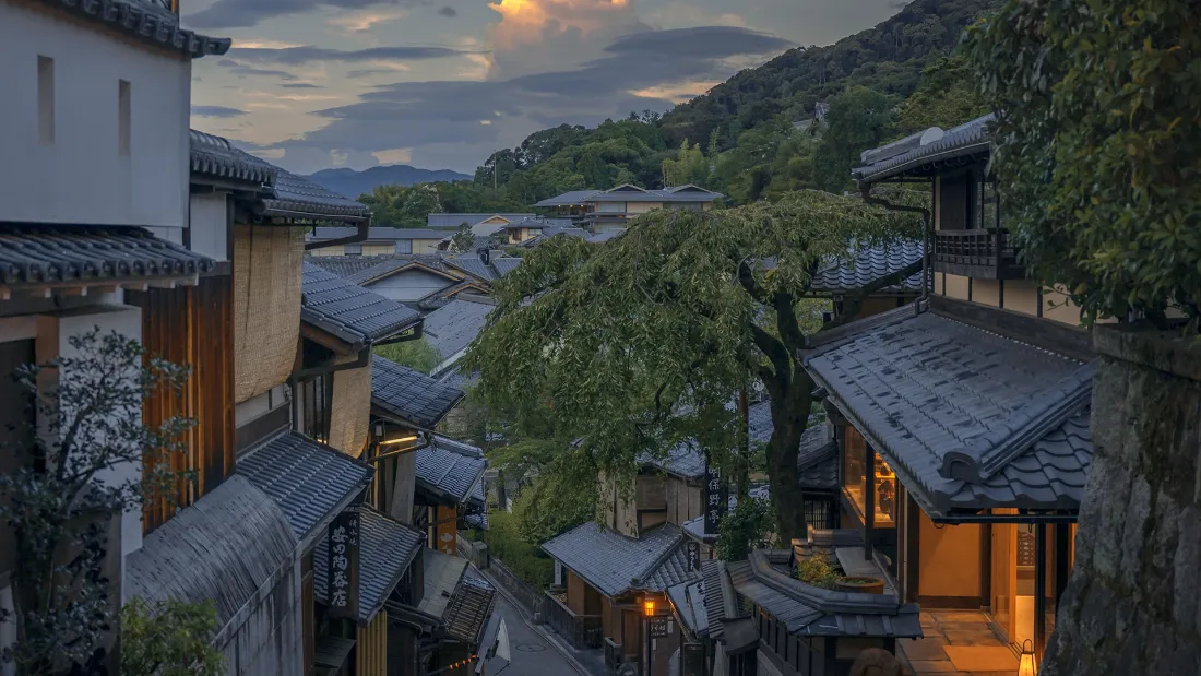 2k日式小镇壁纸｜黄昏风景图片 - 山峦木屋「哲风壁纸」