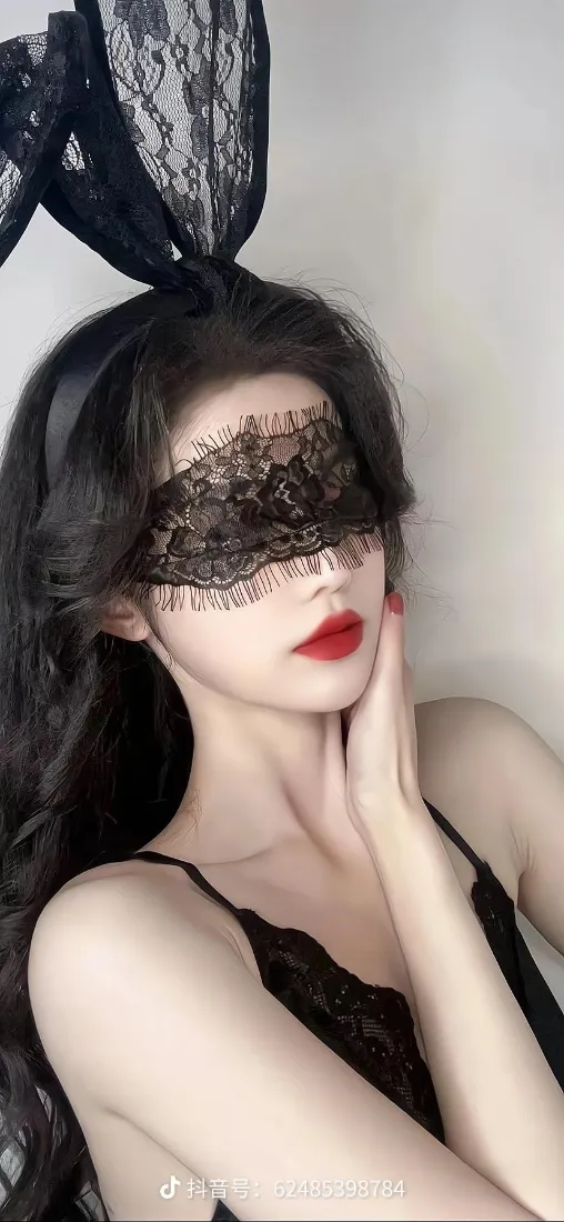 蕾丝眼罩美女手机壁纸｜兔耳背景 - 红唇黑发「哲风壁纸」
