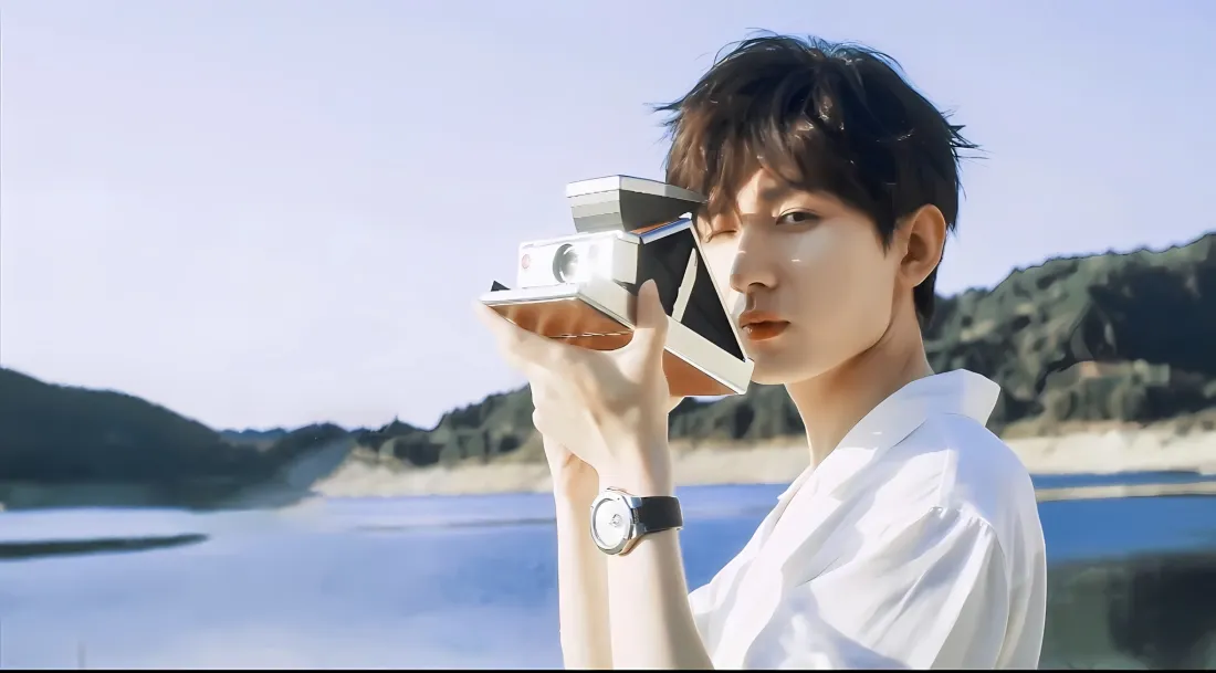 2k成毅壁纸｜湖边背景图片 - 相机白衬衫「哲风壁纸」