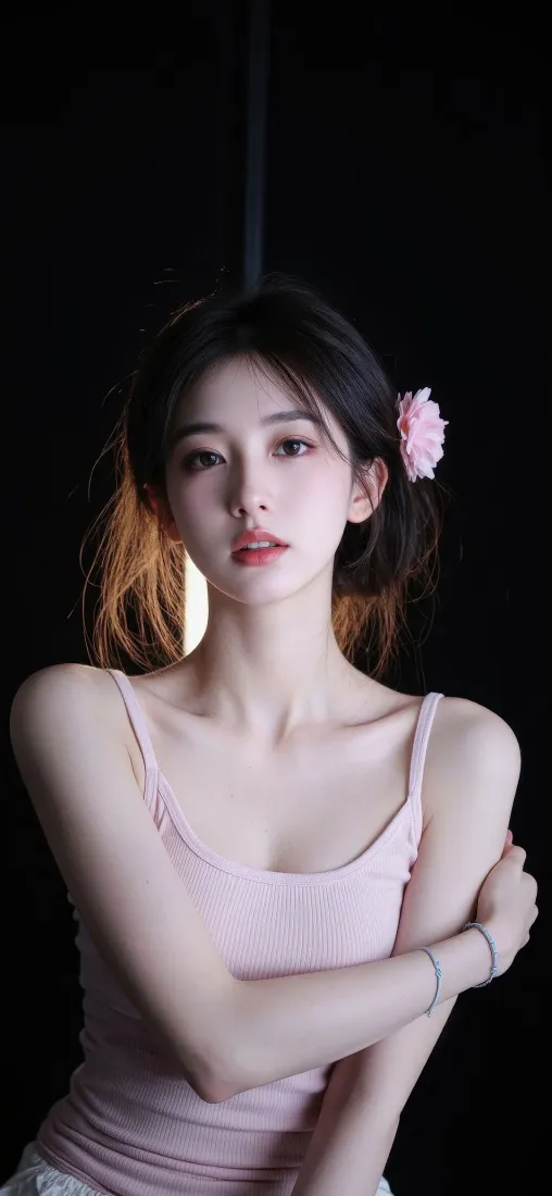 粉色吊带美女手机壁纸｜黑底图片 - 清纯「哲风壁纸」