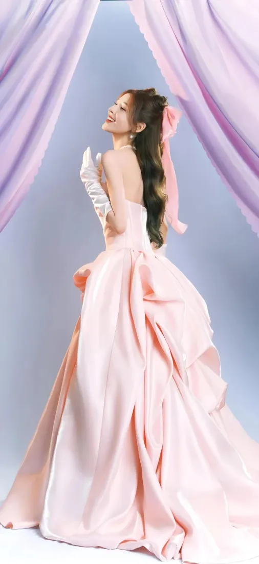 粉色礼服美女手机壁纸｜紫纱背景 - 优雅长裙「哲风壁纸」