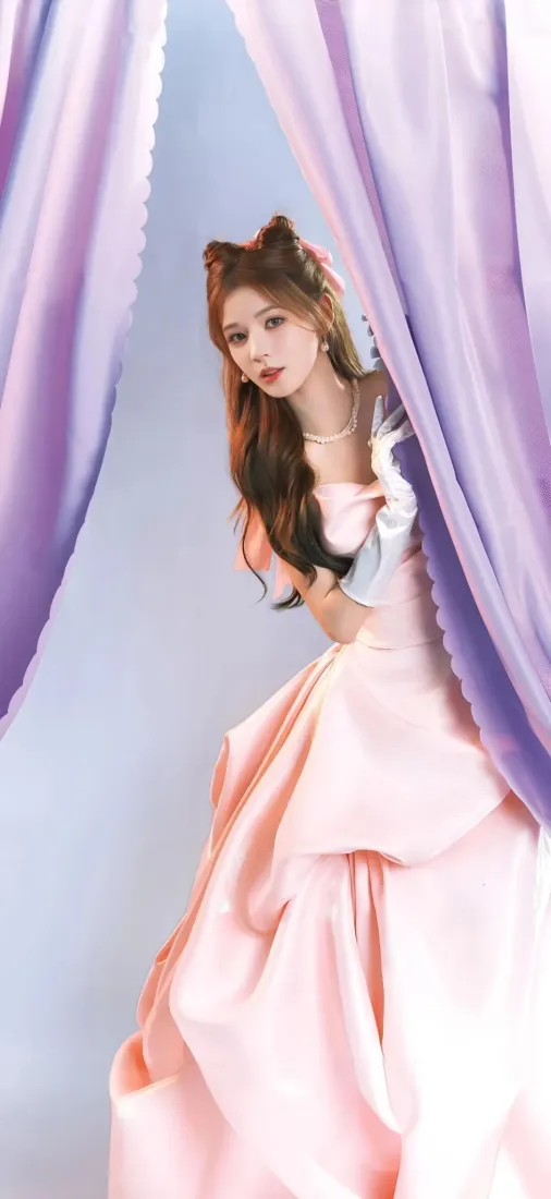 粉色礼服美女手机壁纸｜紫色窗帘背景 - Ios「哲风壁纸」
