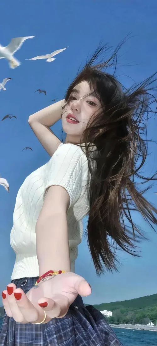 海边美女手机壁纸｜海鸥背景 - 白衣格子裙「哲风壁纸」