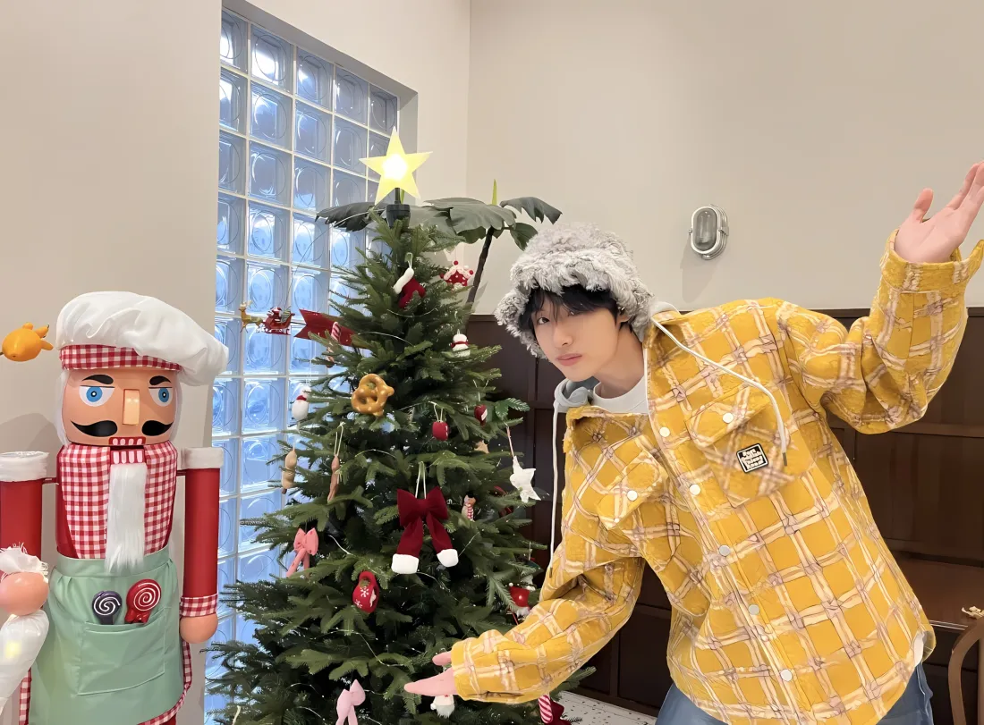 2k董思成圣诞届壁纸｜室内背景图片 - 胡桃夹子圣诞树「哲风壁纸」