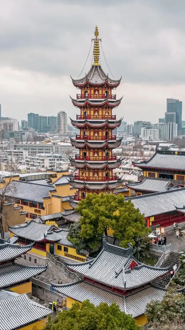 南京鸡鸣寺手机壁纸｜城市背景图片 - 风景古建筑「哲风壁纸」