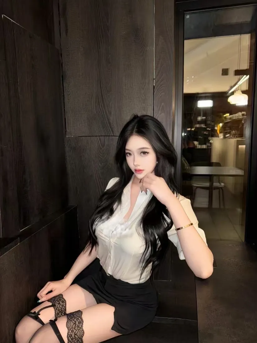 美女手机壁纸｜室内背景图片 - 黑丝穿搭美女「哲风壁纸」