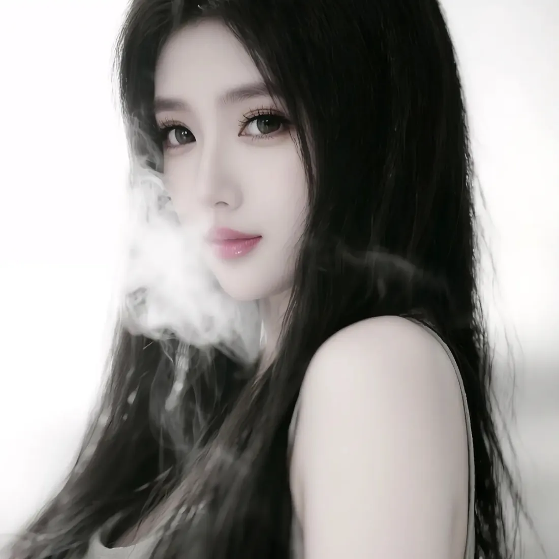 长发美女手机壁纸｜灰调背景图片 - 气质冷艳「哲风壁纸」