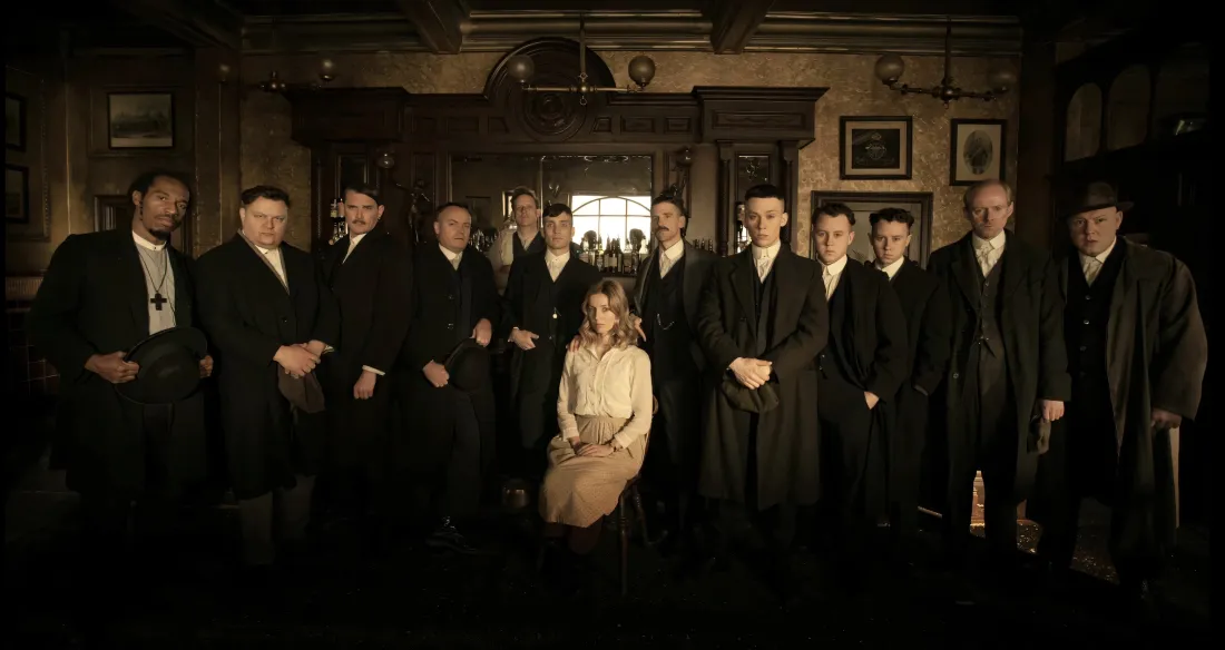 4k浴血黑帮壁纸｜室内背景图片 - 群像剧照「哲风壁纸」