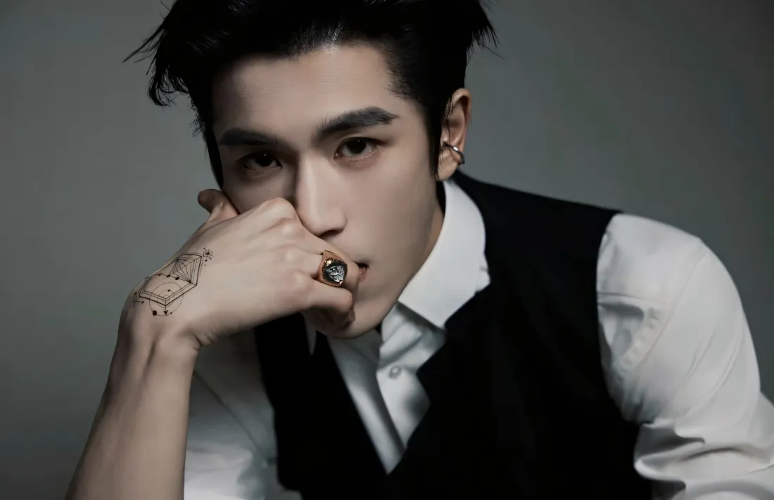 2k张凌赫壁纸｜写真背景图片 - 背头纹身帅气「哲风壁纸」