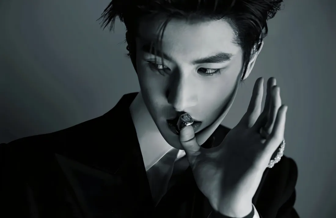 2k张凌赫壁纸｜清冷西服背景图片 - 黑白冷峻写真「哲风壁纸」