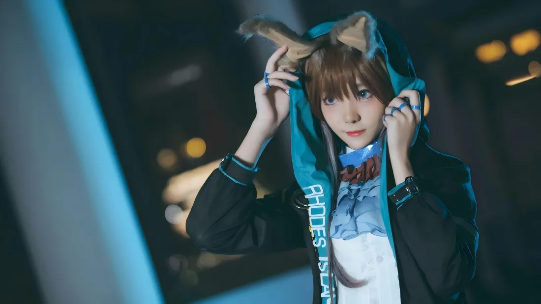 8k阿米娅cos壁纸｜夜景背景图片 - 兽耳少女「哲风壁纸」