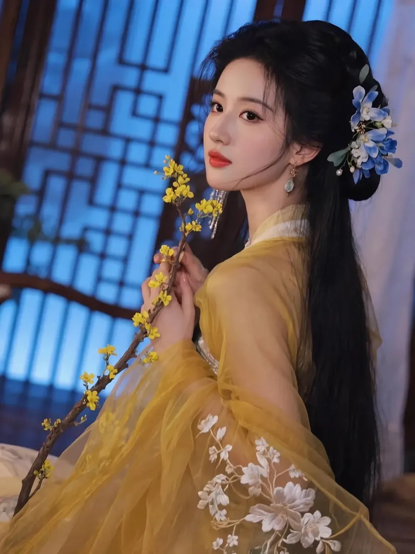 古风美女手机壁纸｜中式窗格背景图片 - 黄色汉服「哲风壁纸」