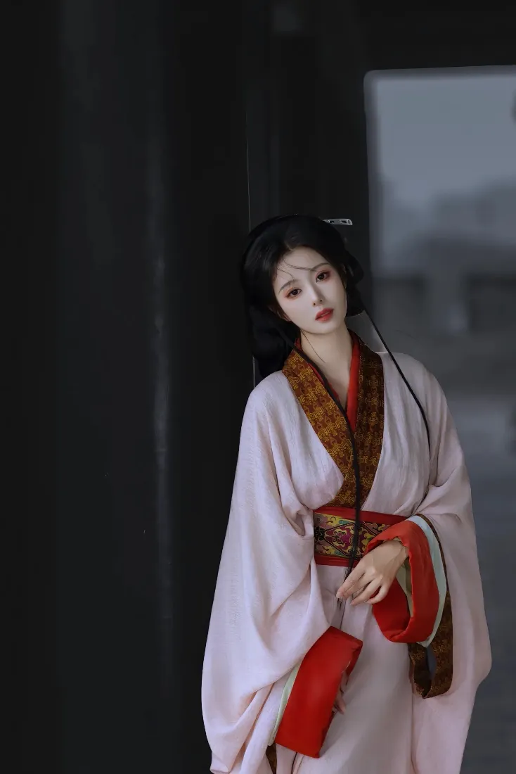 古风仕女手机壁纸｜暗色背景图片 - 古装人物「哲风壁纸」