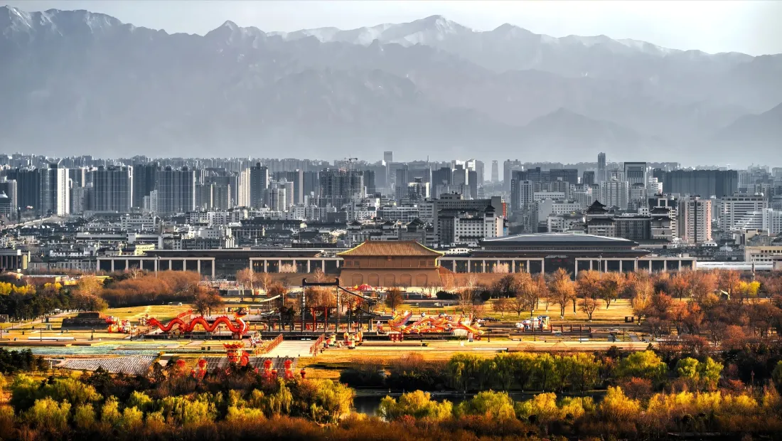 西安手机壁纸｜城市背景图片 - 秦岭秋景建筑群「哲风壁纸」