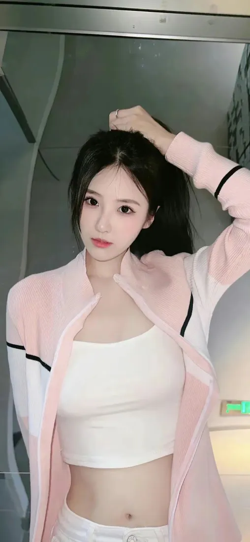 黑衣长发粉色外套女性手机壁纸｜室内背景图 - 时尚穿搭「哲风壁纸」