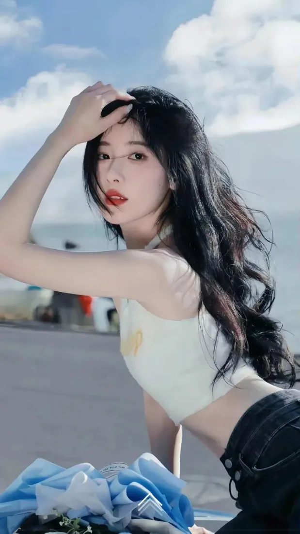 白衣美女手机壁纸｜户外背景图片 - 蓝天清新写真「哲风壁纸」