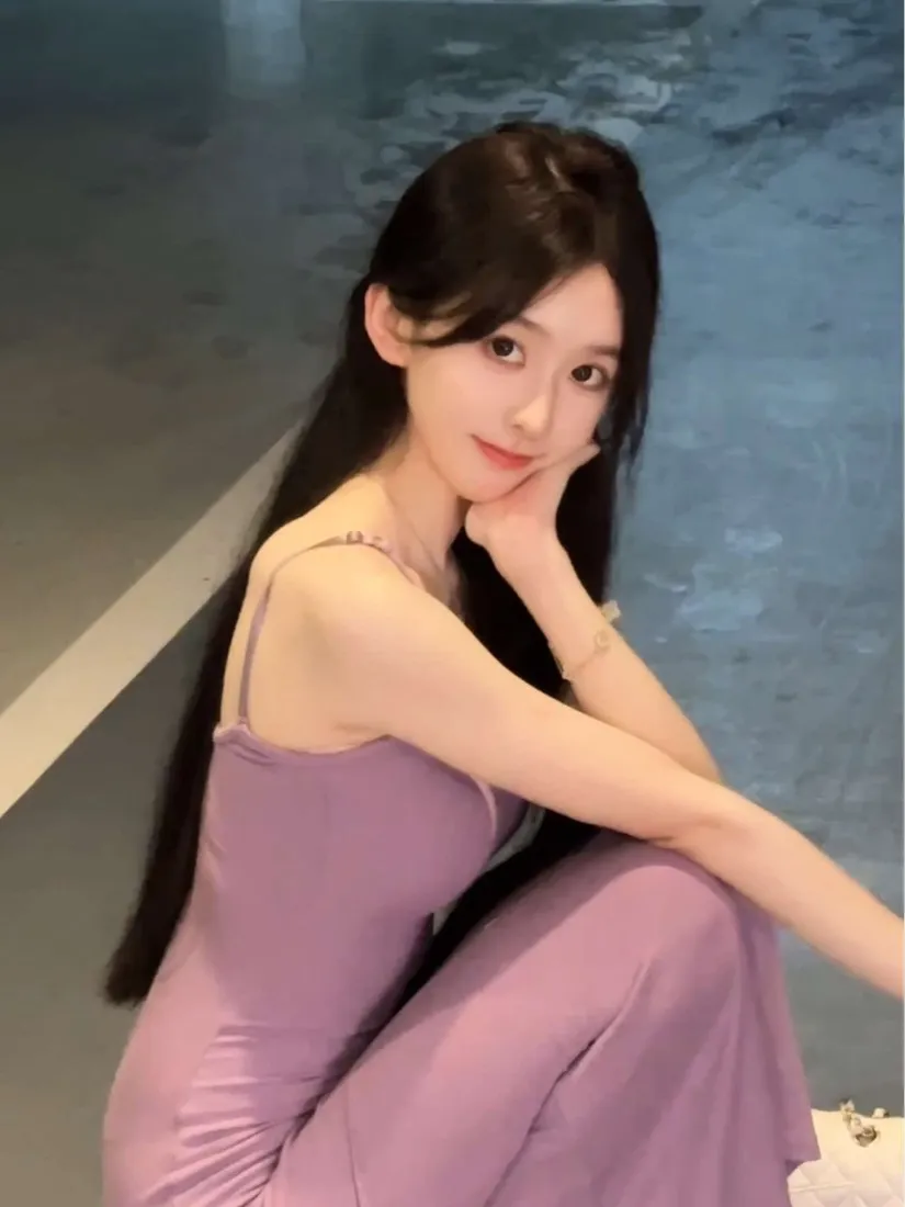 紫衣美女手机壁纸｜室内背景图片 - 紫色连衣裙「哲风壁纸」