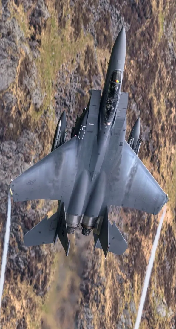 战斗机手机壁纸｜军事背景图片 - 空中飞行「哲风壁纸」