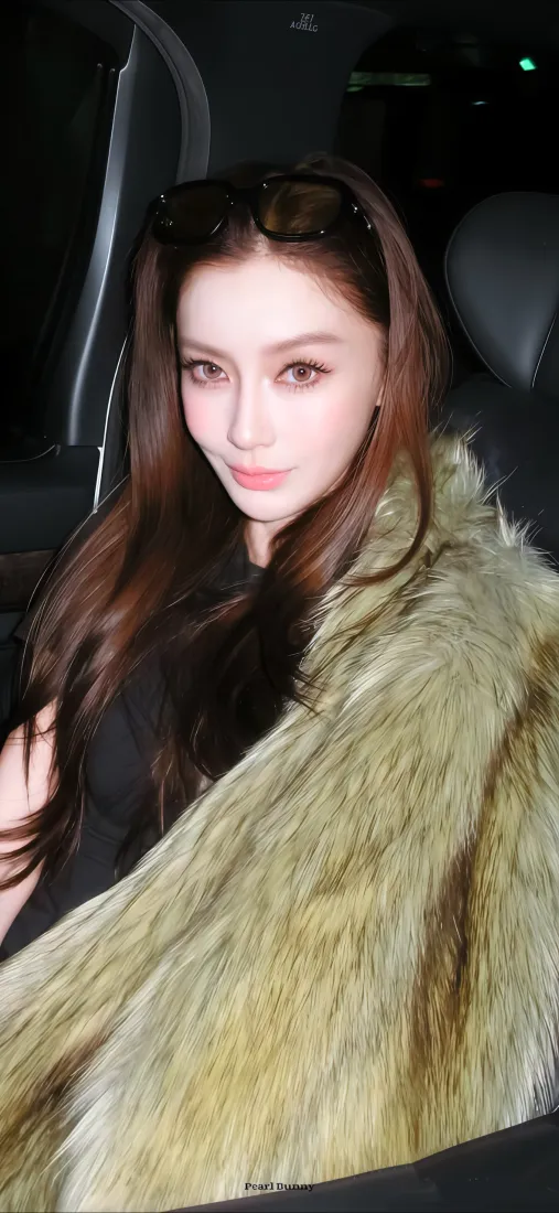 杨颖手机壁纸｜车内背景图片 - 早期妆造毛绒外套「哲风壁纸」