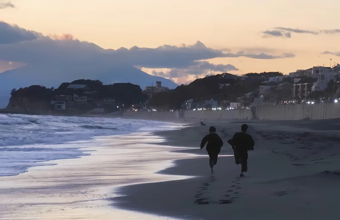 2k海边奔跑壁纸｜黄昏背景图片 - 蓝天沙滩「哲风壁纸」