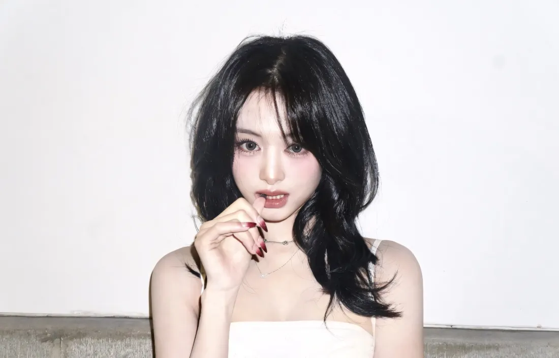 2k郑雅贤壁纸｜简约背景图片 - 白色吊带「哲风壁纸」