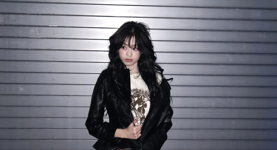 2k郑雅贤壁纸｜灰色墙面背景图片 - 辣妹「哲风壁纸」