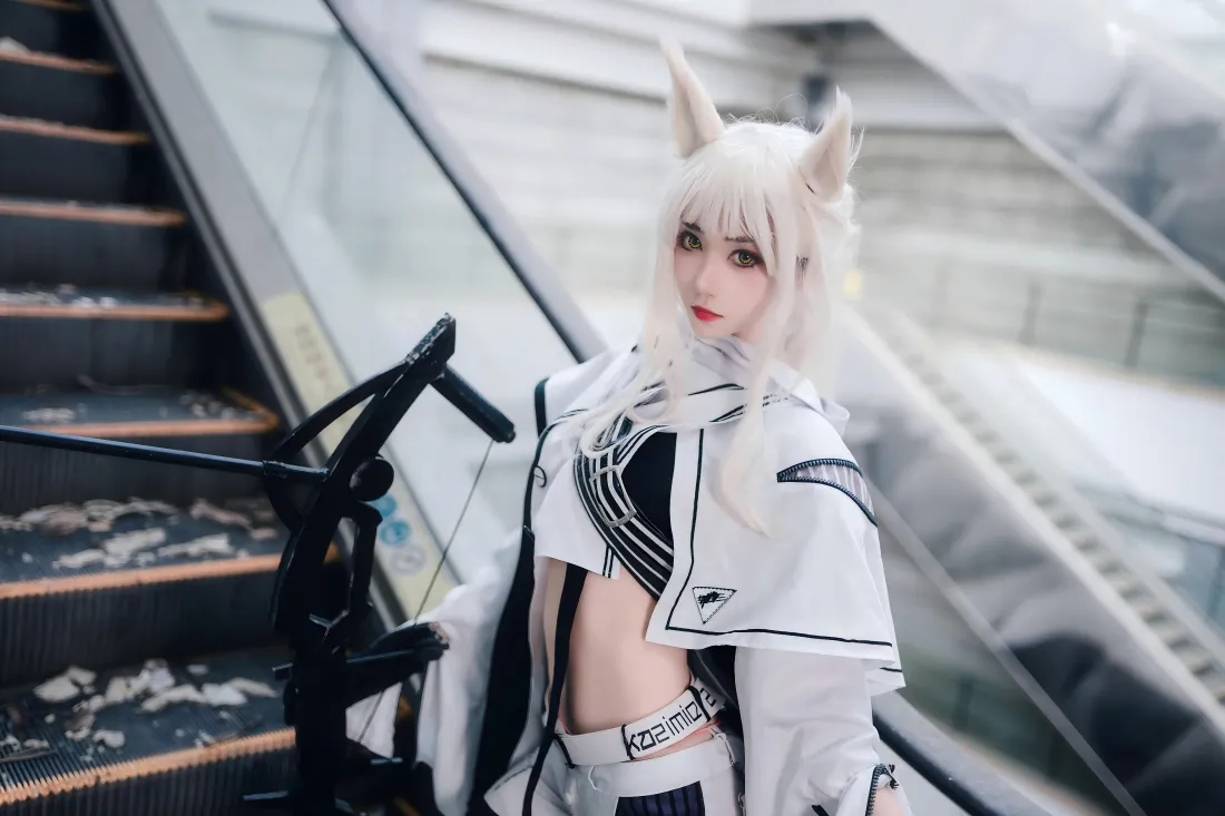 8k白金cos壁纸｜自动扶梯背景图片 - 明日方舟「哲风壁纸」