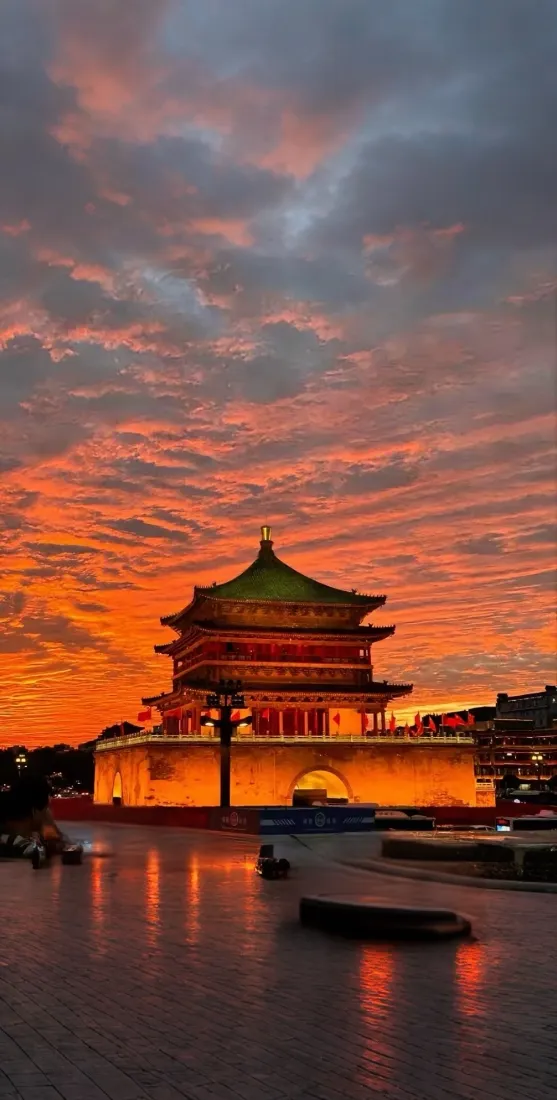 西安钟楼晚霞手机壁纸｜红色天空背景 - 西安古建筑「哲风壁纸」