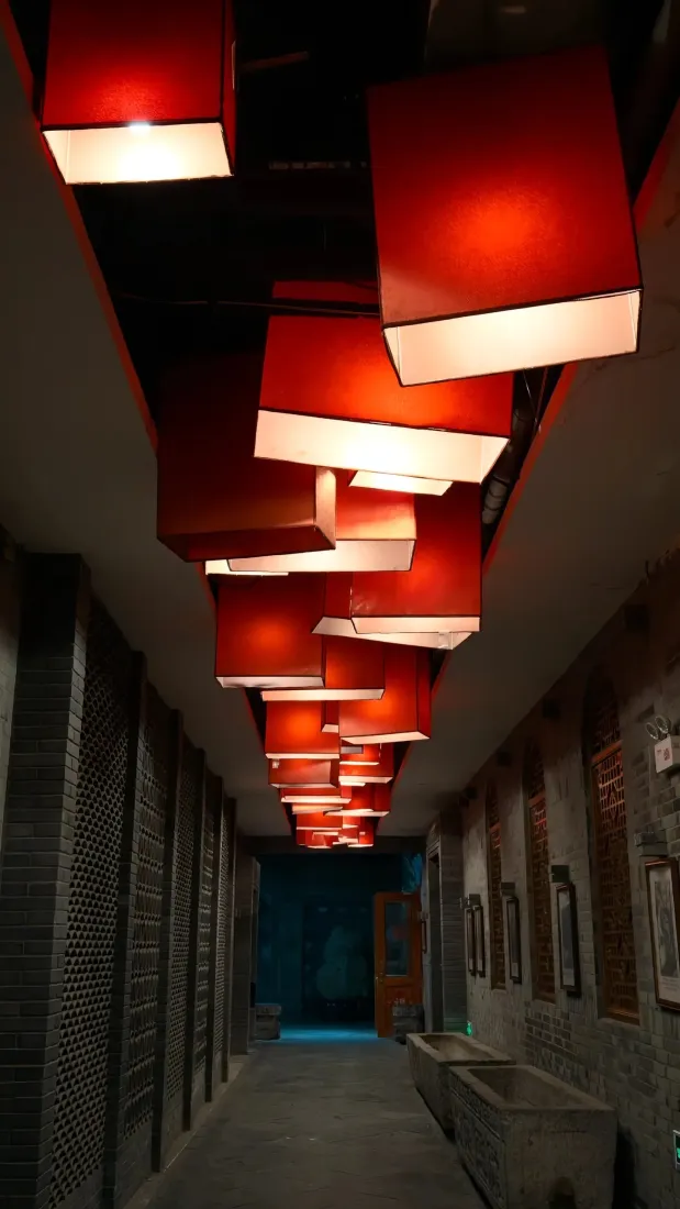 西安室内走廊｜红色吊灯背景图片 - 城市建筑「哲风壁纸」