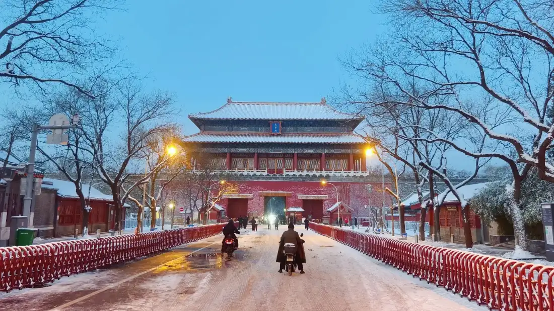 2k北京雪景壁纸｜古建筑背景图片 - 冬季骑行「哲风壁纸」