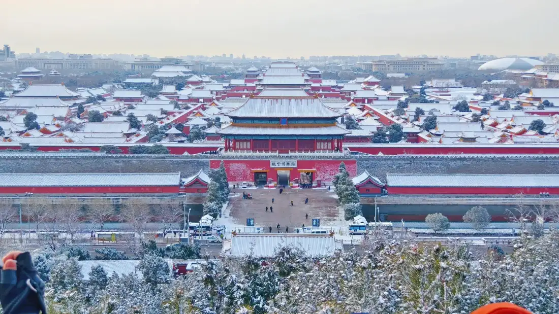 2k北京故宫雪景壁纸｜故宫雪景背景图片 - 红墙白雪「哲风壁纸」