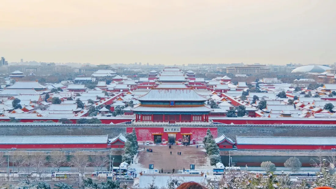 2k北京雪景壁纸｜故宫雪景背景图片 - 红墙白雪「哲风壁纸」