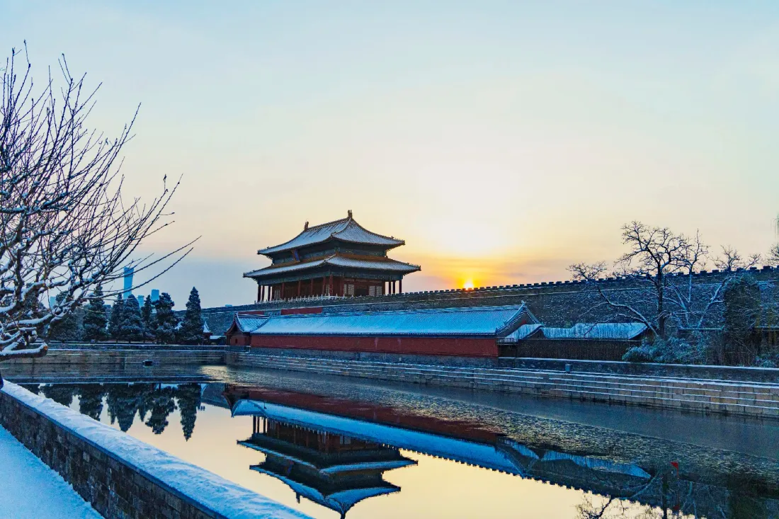 5k故宫雪景壁纸｜北京故宫背景图片 - 冬季角楼倒影「哲风壁纸」