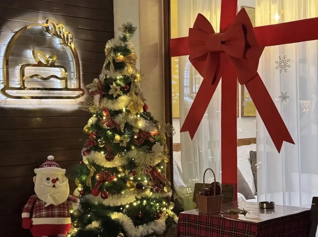 2k圣诞树圣诞老人壁纸｜圣诞背景图片 - 圣诞节礼物装饰「哲风壁纸」