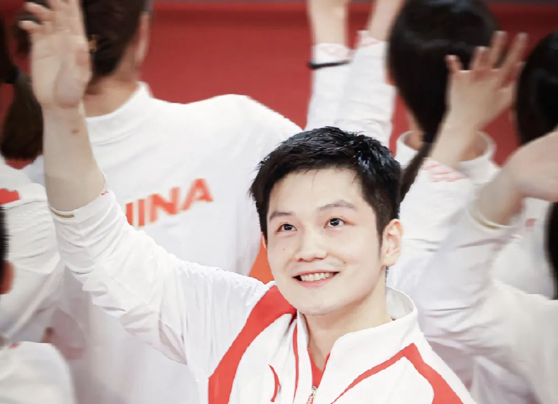 2k樊振东壁纸｜红色背景图片 - 国乒运动员庆祝「哲风壁纸」